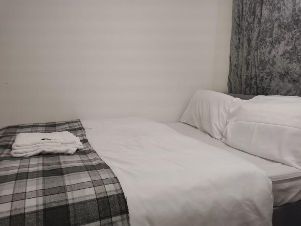 Hotel Ella'S Place à Luton  Extérieur photo